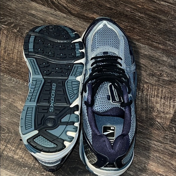 Brooks Addiction Men's Blue and Gray Athletic Shoes - Picture 4 of 5